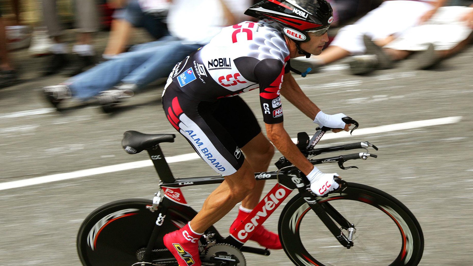 英超球队赛季中体能负荷与技术表现的关联分析,英超体能测试